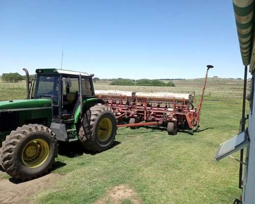 John Deere 7500 año 2004. M 15.000 HS. CAB Nac.