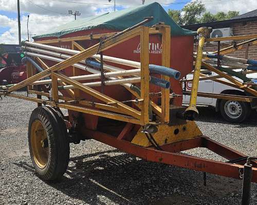 Fertilizadora Altina Neumatica de Arrastre - 18 Mts