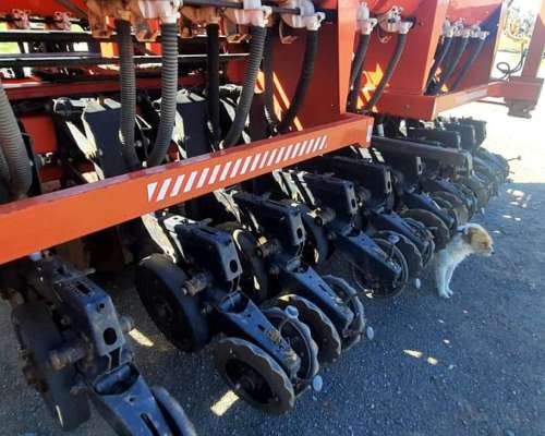 Sembradora Metar 4200 con Alfalfero