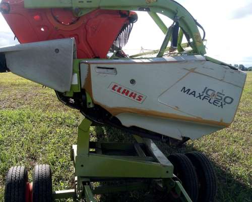 Claas Tucano 570 con Plataforma 35 Pies Maxiflex