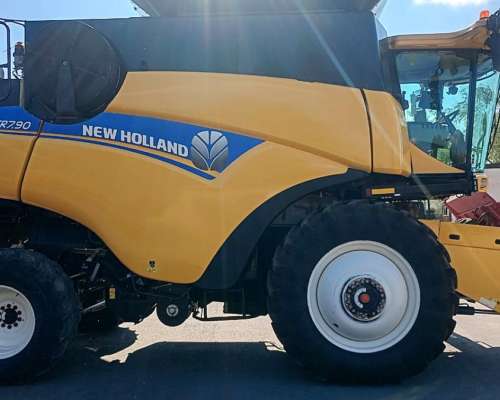 New Holland Cr7.90, con Draper Maizco 45pies