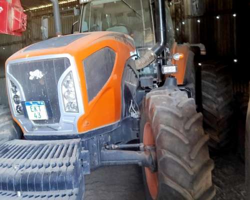 Tractor Zanello 4225 Power Tronic con Motor de 225 HP.