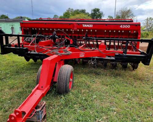 Sembradora Tanzi 4300 (reparada)