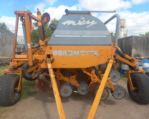 Agrometal MXY 23/21, Tolva Única, Niveladoras con Bolilleros