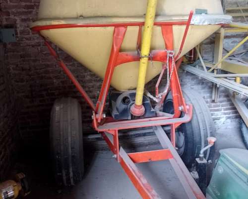 Fertilizadora Tanzi de 1.350 Kilos