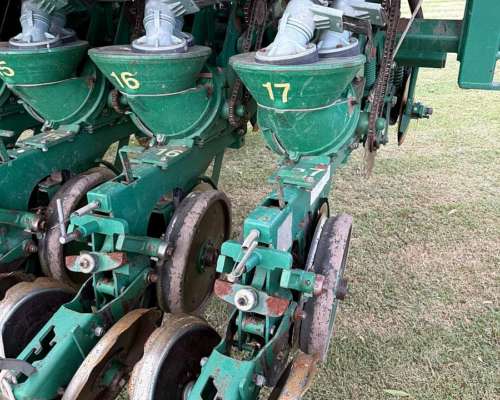 Sembradora Pierobon de 17 Surcos a 40 cm