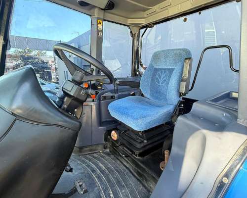 Tractor New Holland TM 7020