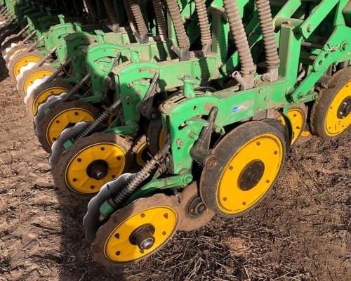 Sembradora Erca Serie VF 33 Lineas a 21 CM. con Monitor