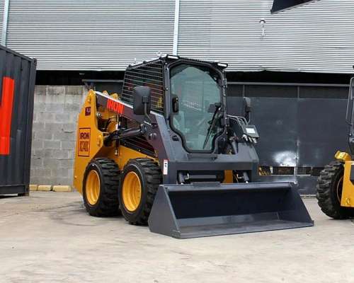 Minicargador Iron Cabina Full con Aire y Calefacción