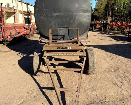 Acoplado Tanque de Apoyo de 4000 Litros con Rompeolas