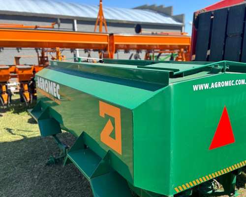 Acoplado Agromec Rural Tanque 3000 Lts con ARO Giratorio.