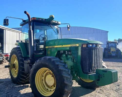 Tractor John Deere 8300 con Piloto