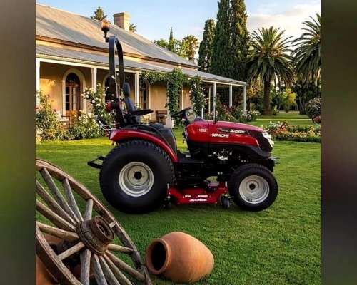Tractor Apache Solis con Cortadora de Cesped