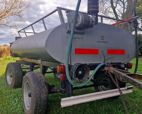 Acoplado Tanque 2000l con Bomba de Gasoil y Cubiertas