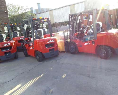 Autoelevador JAC 3 TN Motor Xinchai Diésel TT4500