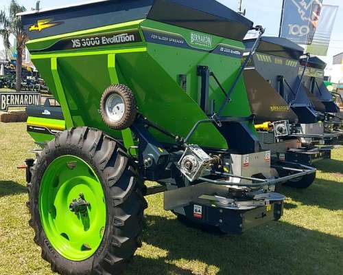 Fertilizadora a Cinta M3000 XS Bernardin con Rueda de Mando