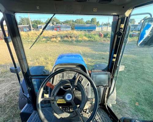 New Holland TM 7040
