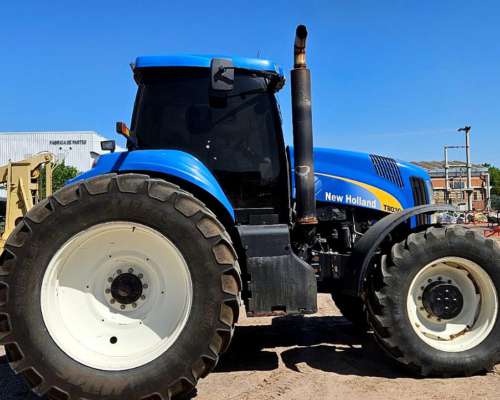Tractor New Holland. Modelo T8030.