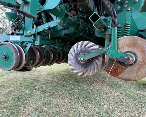 Sembradora Pierobon de 17 Surcos a 40 cm