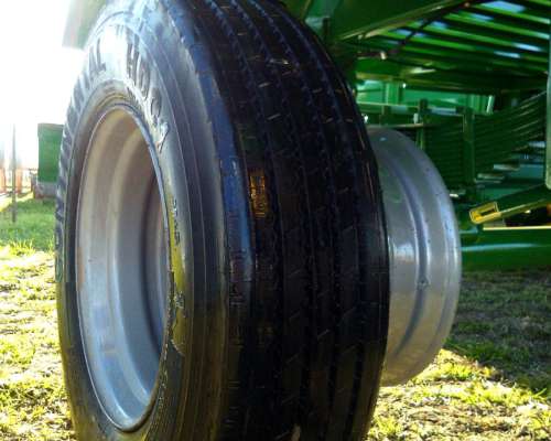 Tolva Semillas y Fertilizantes 20 TN. Lecar