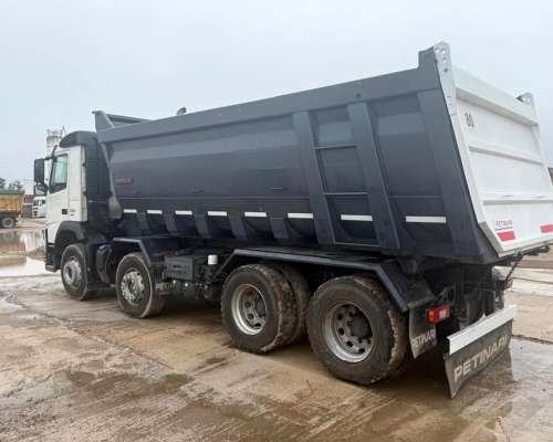Volvo 330 año 2020 285.000km Batea Petinari 18mt Todo Vial