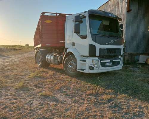 Vendo Volvo VM 330 Automático . Recibo Permutas de MÍ Inteés