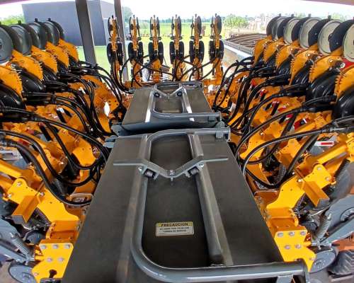 Sembradora Agrometal ADX de Grano Fino 39 Líneas a 17,5.
