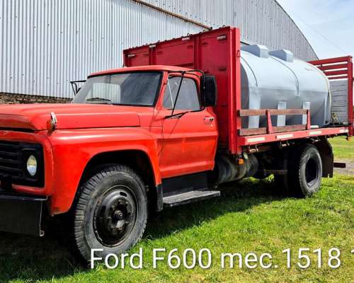Ford F600 con Taque Nuevo 8000 Litros (1967)