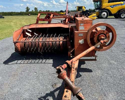 Enfardadora Mainero RF90 con Atador a Alambre