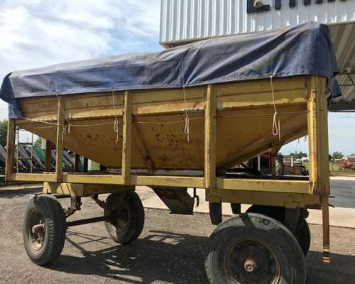 Tolva 8 TN con Chimango