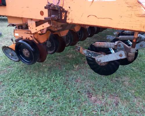 Sembradora Agrometal TX Mega 16 a 52