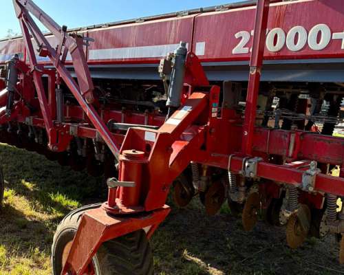 Sembradora Apache 27000 24 Surcos a 42 Doble Fertilizacion