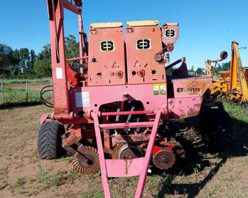 Sembradora Bertini 32000 - 38 Surcos a 21 CM.