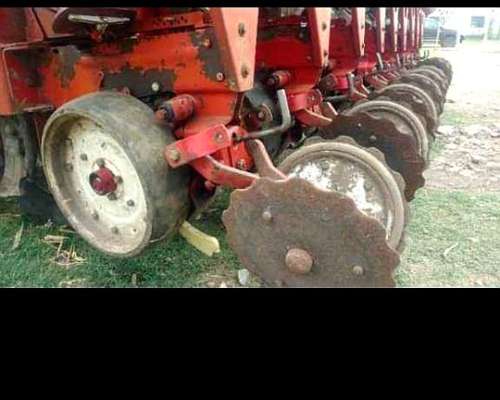 Vendo Apache Mod 6120 de 9 Surcos con Monitor Agrotax y Fert