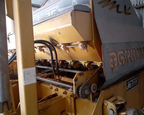 Sembradora Agrometal MX 23 a 21 con Alfalfero
