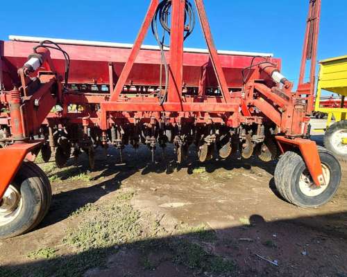 Sembradora Crucianelli Pionera III de 23 a 21 cm