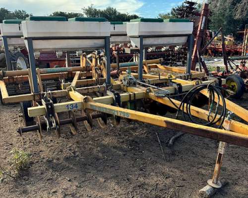 Subsolador Paratil 13 Timones Puas con Fertilizador Monticel