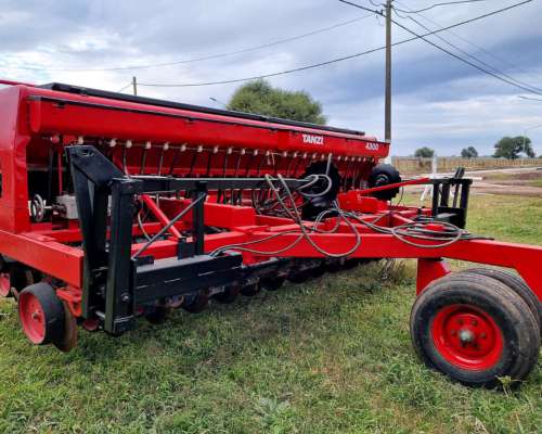 Sembradora Tanzi 4300 (reparada)