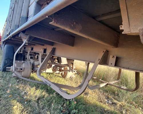 Acoplado Marca Maldonado de 3 Ejes año 1984