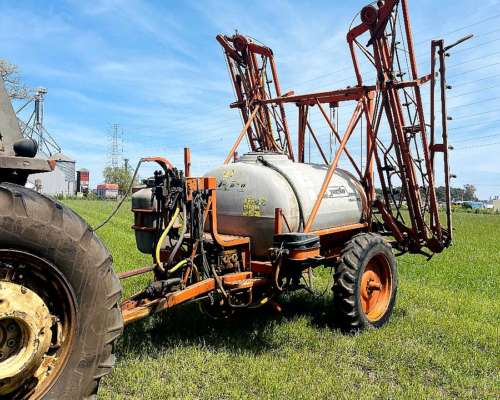Pulverizadora Jacto AD18 2000 Litros