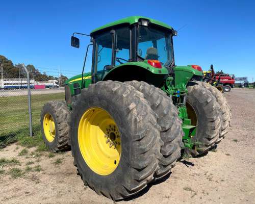 Tractor John Deere 6615, año 2007