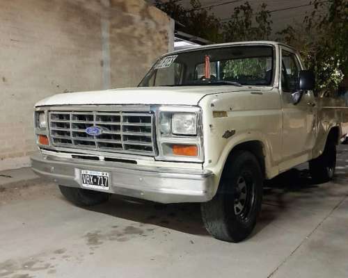 Camioneta Ford F100 D