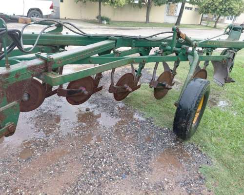 Arado de 6 Rejas Marca Agromec