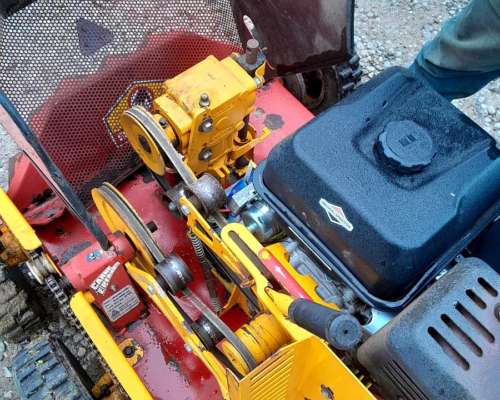 Tractor Usado Marca Roland para Cortar Pasto