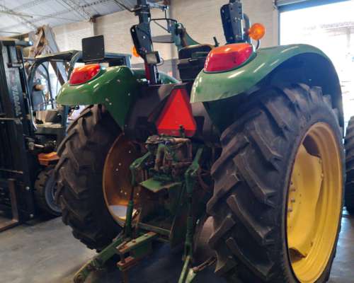 Tractor John Deere 5090e38