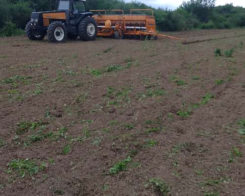 Vendo Tractor Valtra BH 140 Modelo 2004
