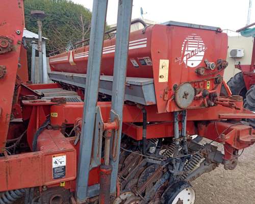 Apache 9000 con Alfalfero y Fert. Plegable,