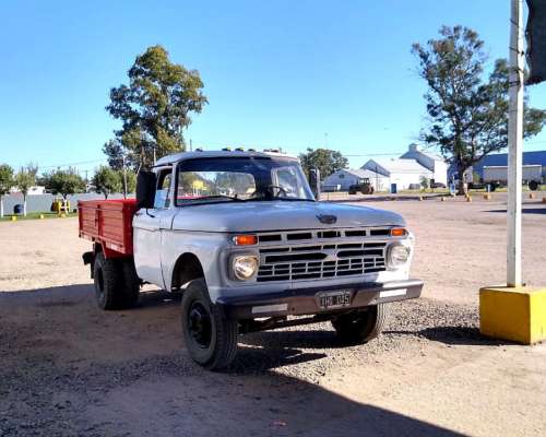 Camion Ford 350 con Carroceria Barandas Volcables