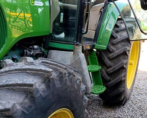 Tractor John Deere 6615 año 2006.