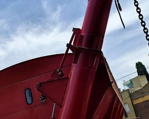 Tolva Ombú 22 TN. año 2006.